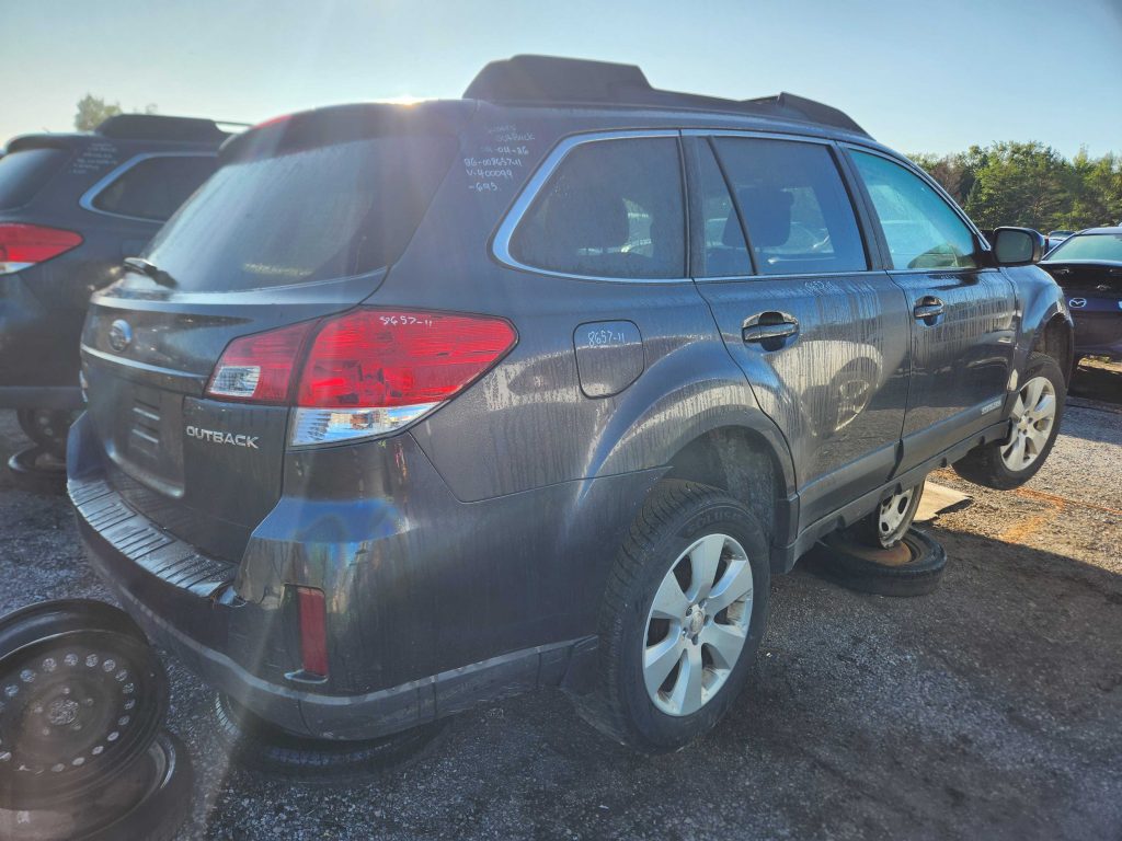 SUBARU OUTBACK 2011