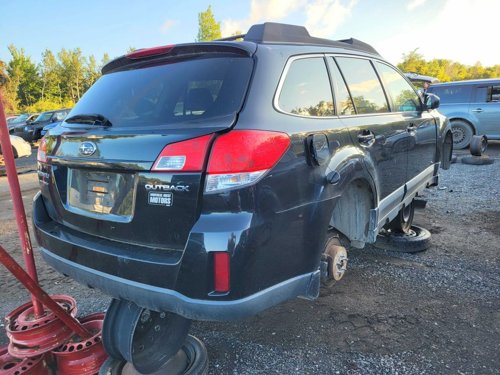 SUBARU OUTBACK 2011