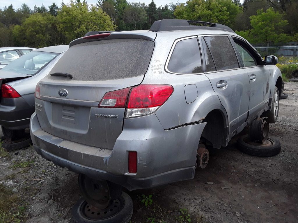 SUBARU OUTBACK 2011