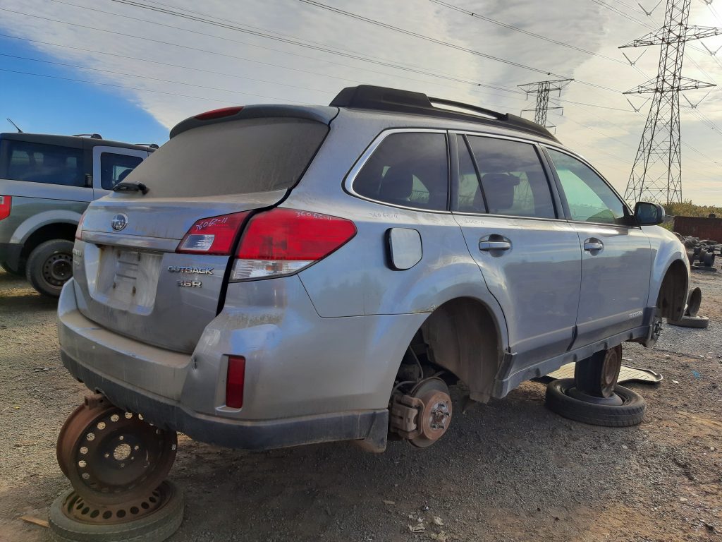 SUBARU OUTBACK 2011