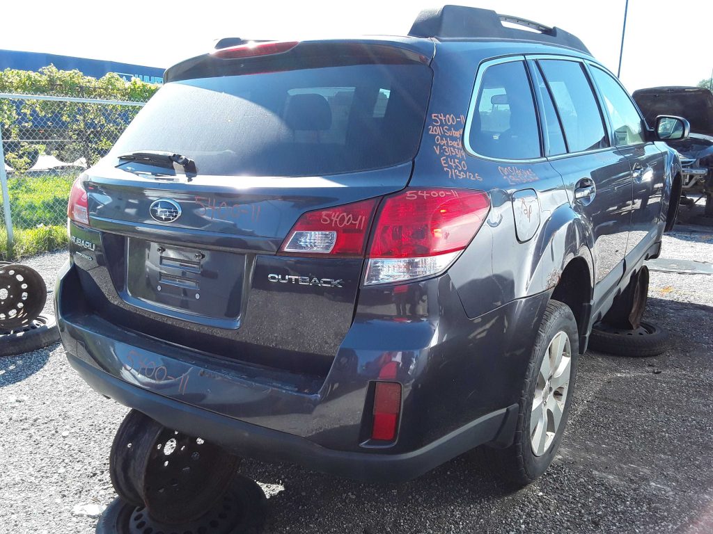 SUBARU OUTBACK 2011