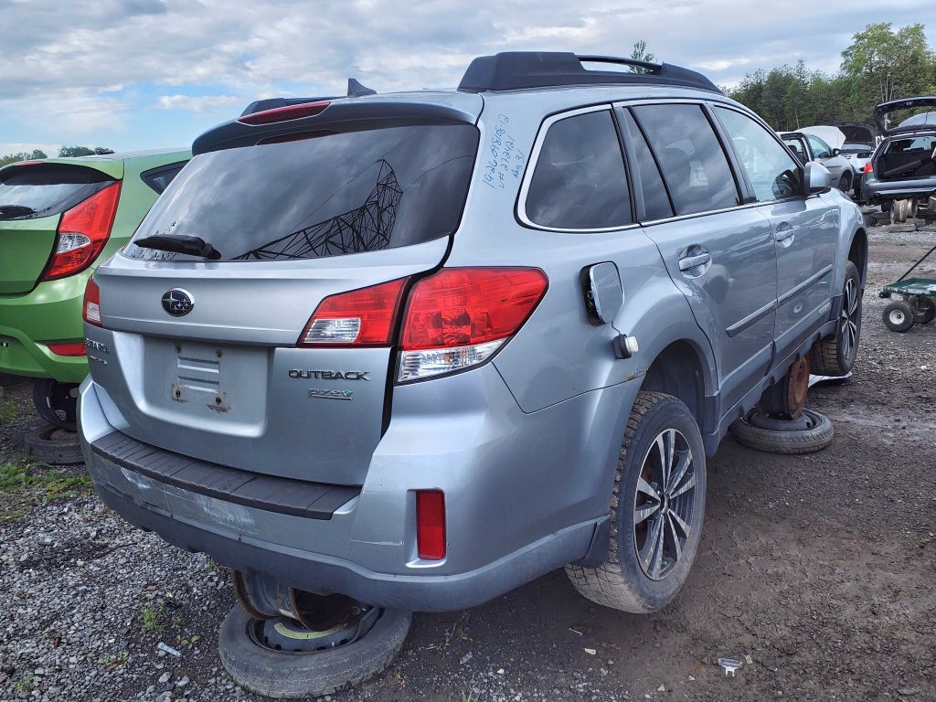 SUBARU OUTBACK 2012