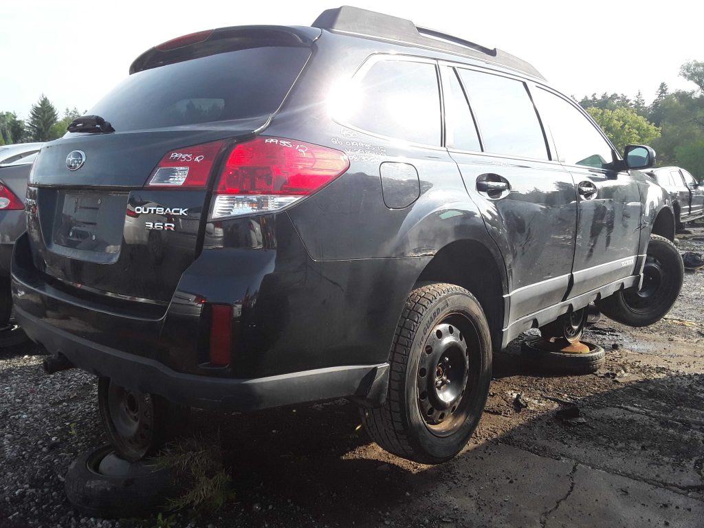 SUBARU OUTBACK 2012