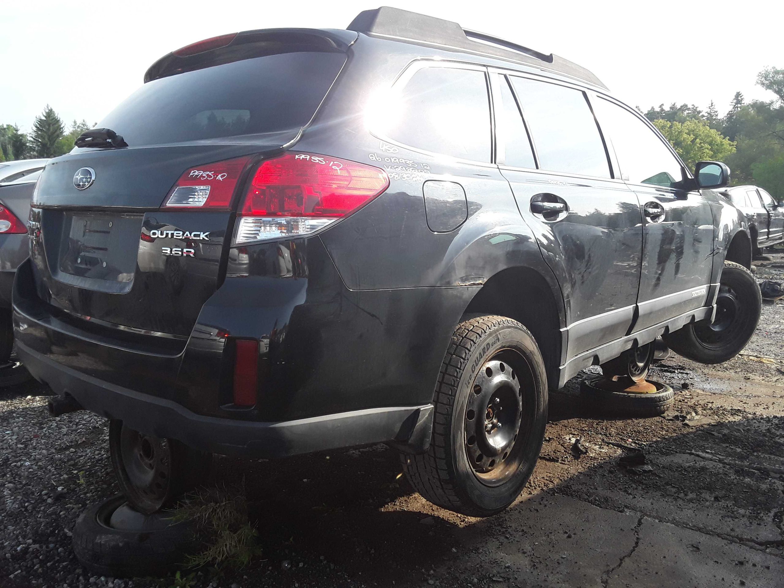 SUBARU OUTBACK 2012