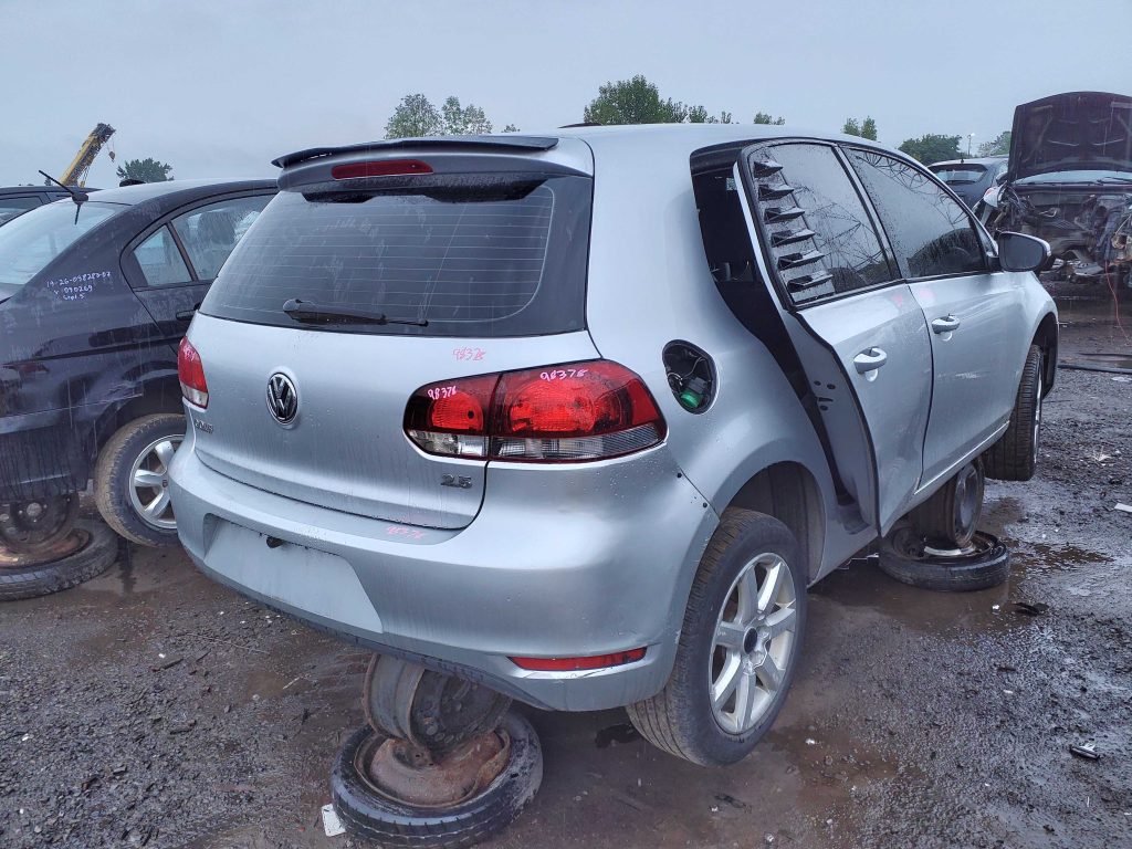 VOLKSWAGEN GOLF 2012