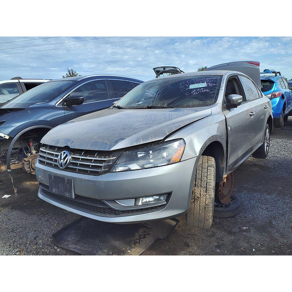 VOLKSWAGEN PASSAT 2013