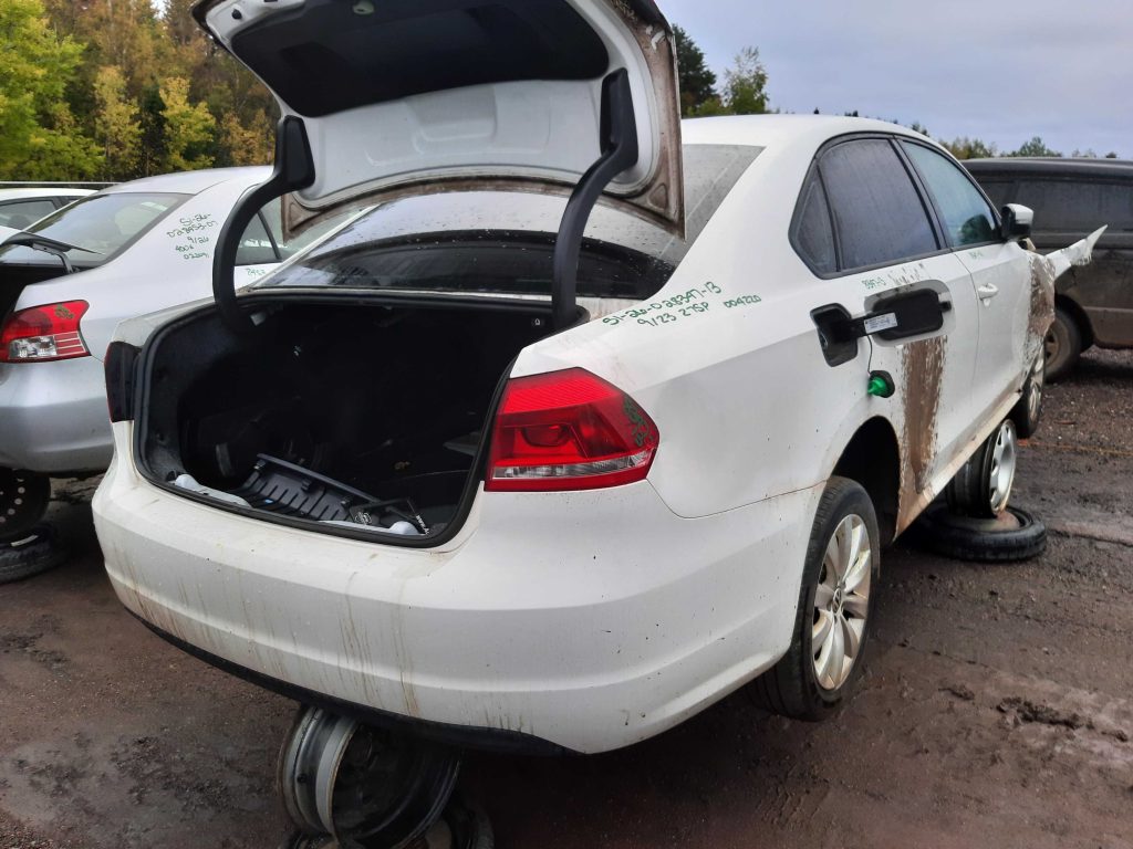 VOLKSWAGEN PASSAT 2013