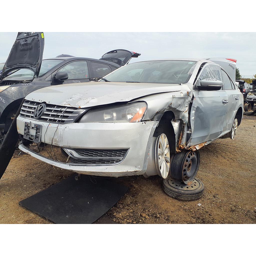 VOLKSWAGEN PASSAT 2013