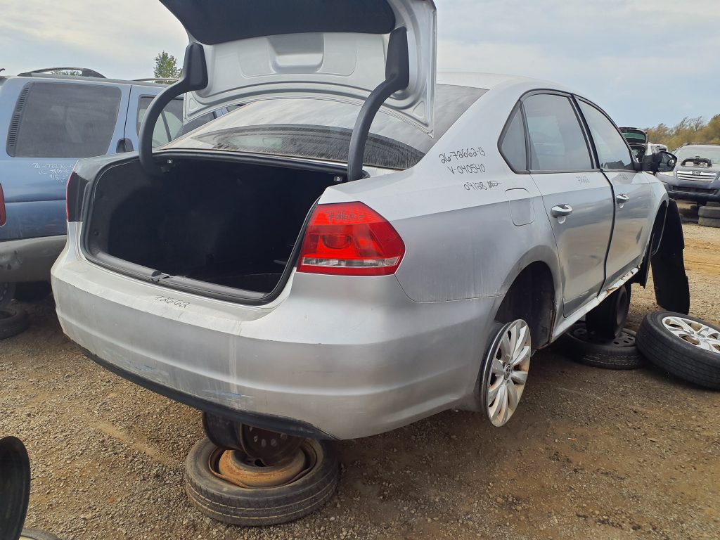VOLKSWAGEN PASSAT 2013