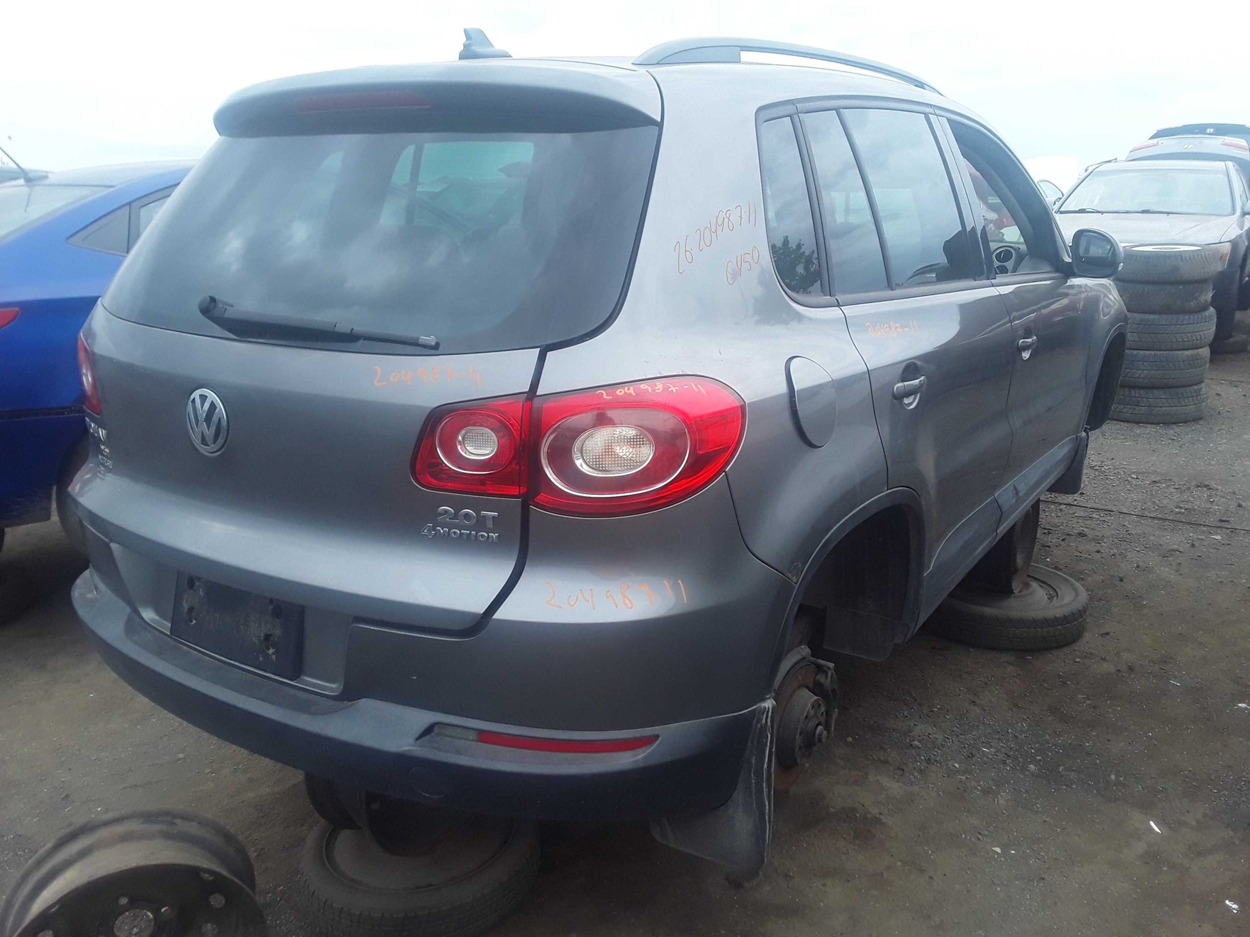 VOLKSWAGEN TIGUAN 2011