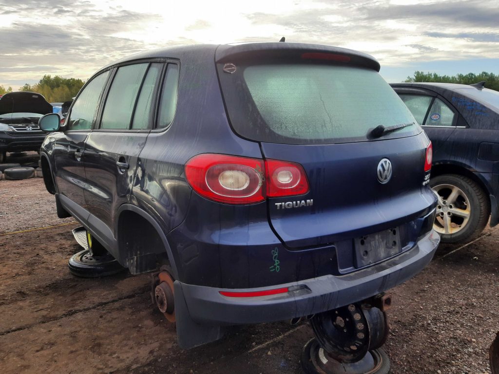 VOLKSWAGEN TIGUAN 2011