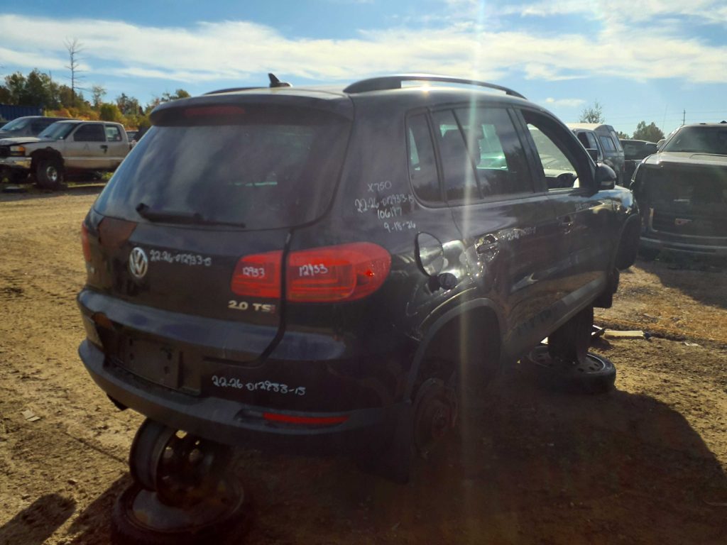 VOLKSWAGEN TIGUAN 2015