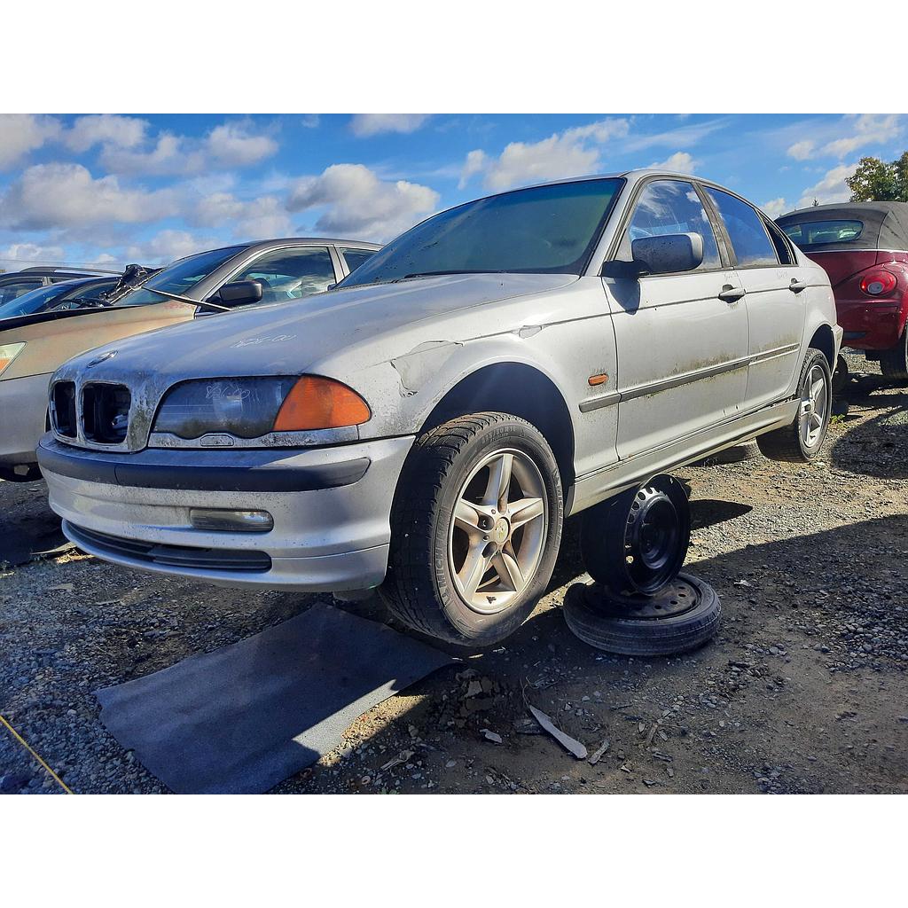 BMW 323 2000