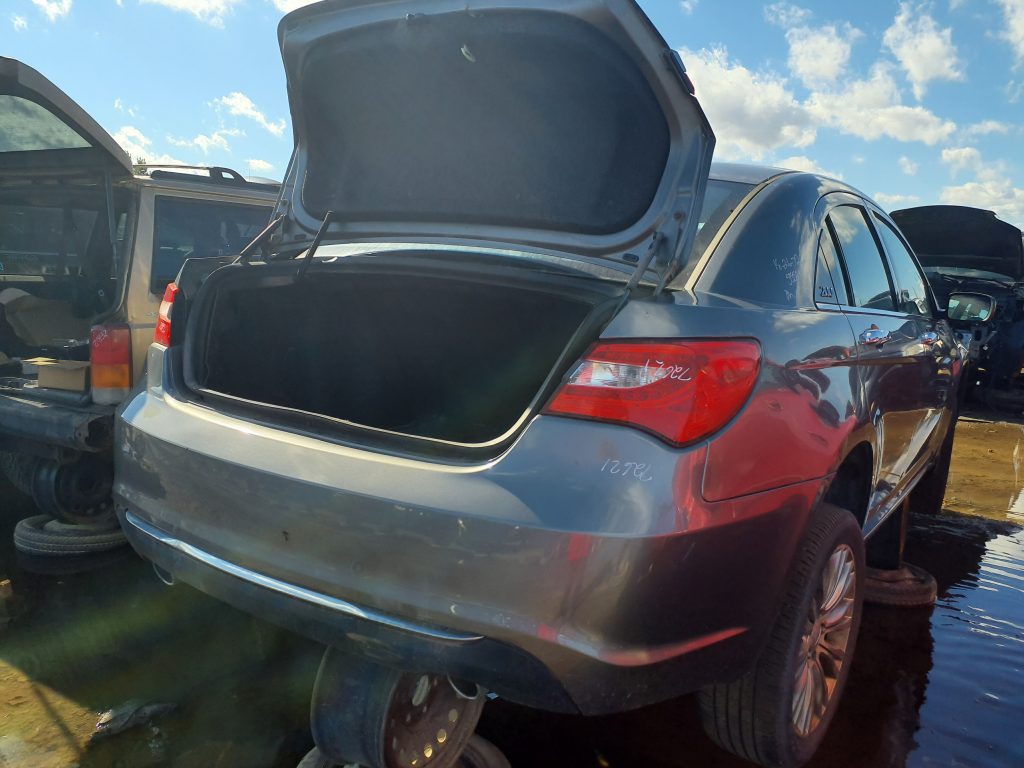 CHRYSLER 200 2013