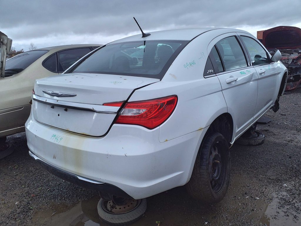 CHRYSLER 200 2013
