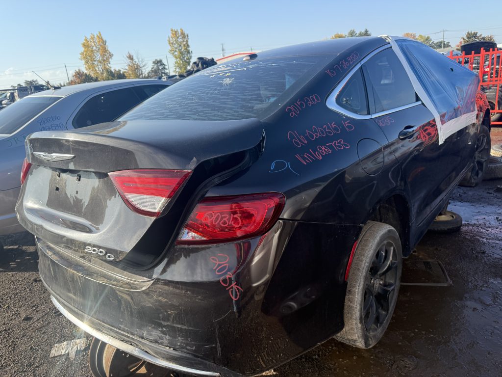 CHRYSLER 200 2015
