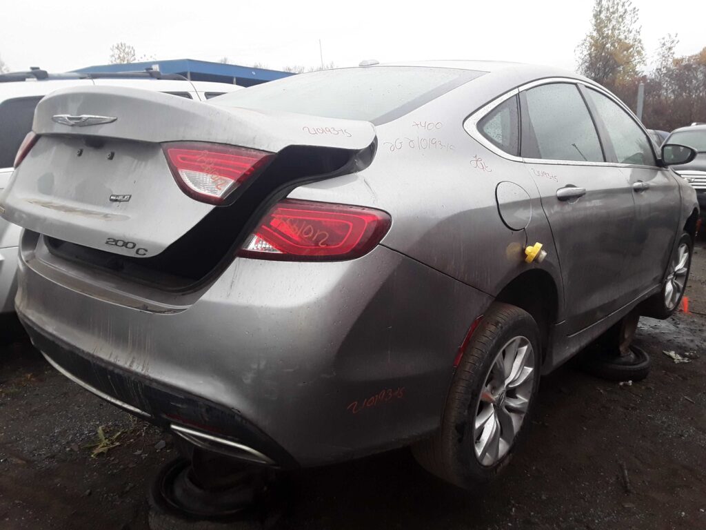 CHRYSLER 200 2015