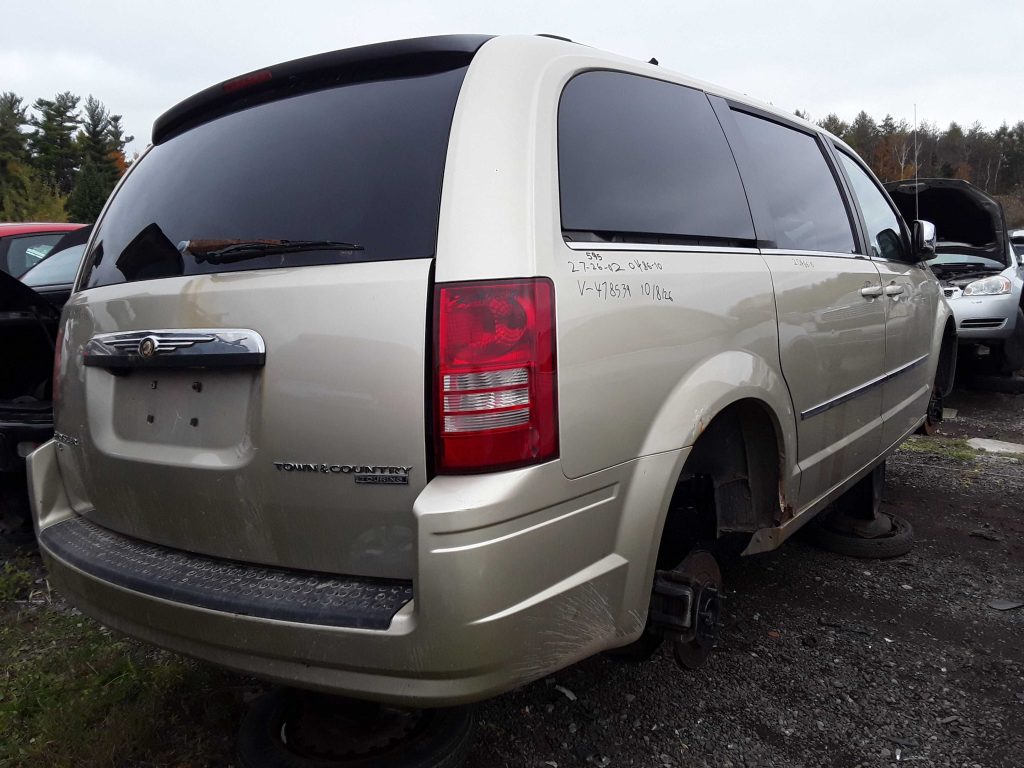CHRYSLER TOWN & COUNTRY 2010