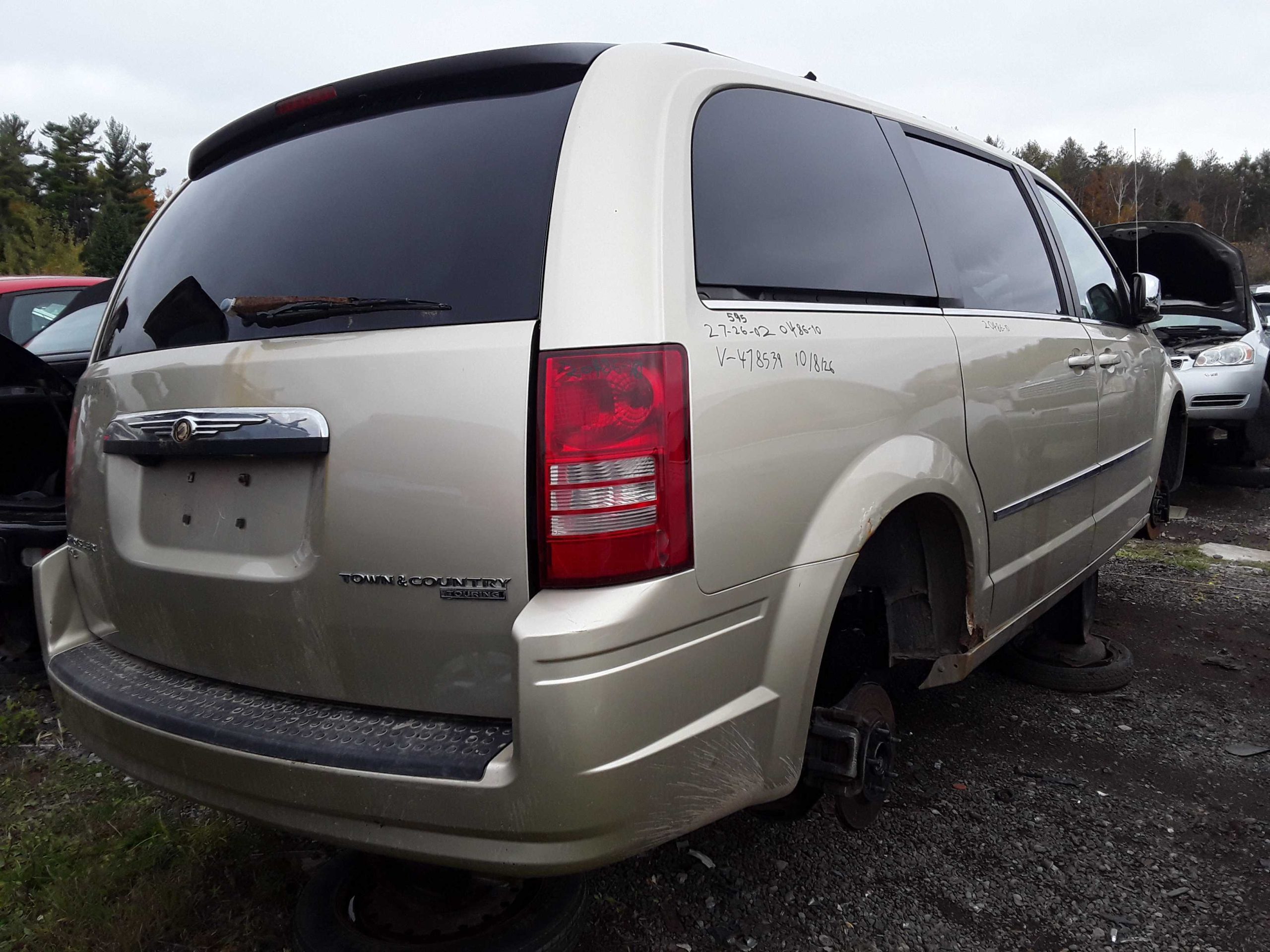 CHRYSLER TOWN & COUNTRY 2010