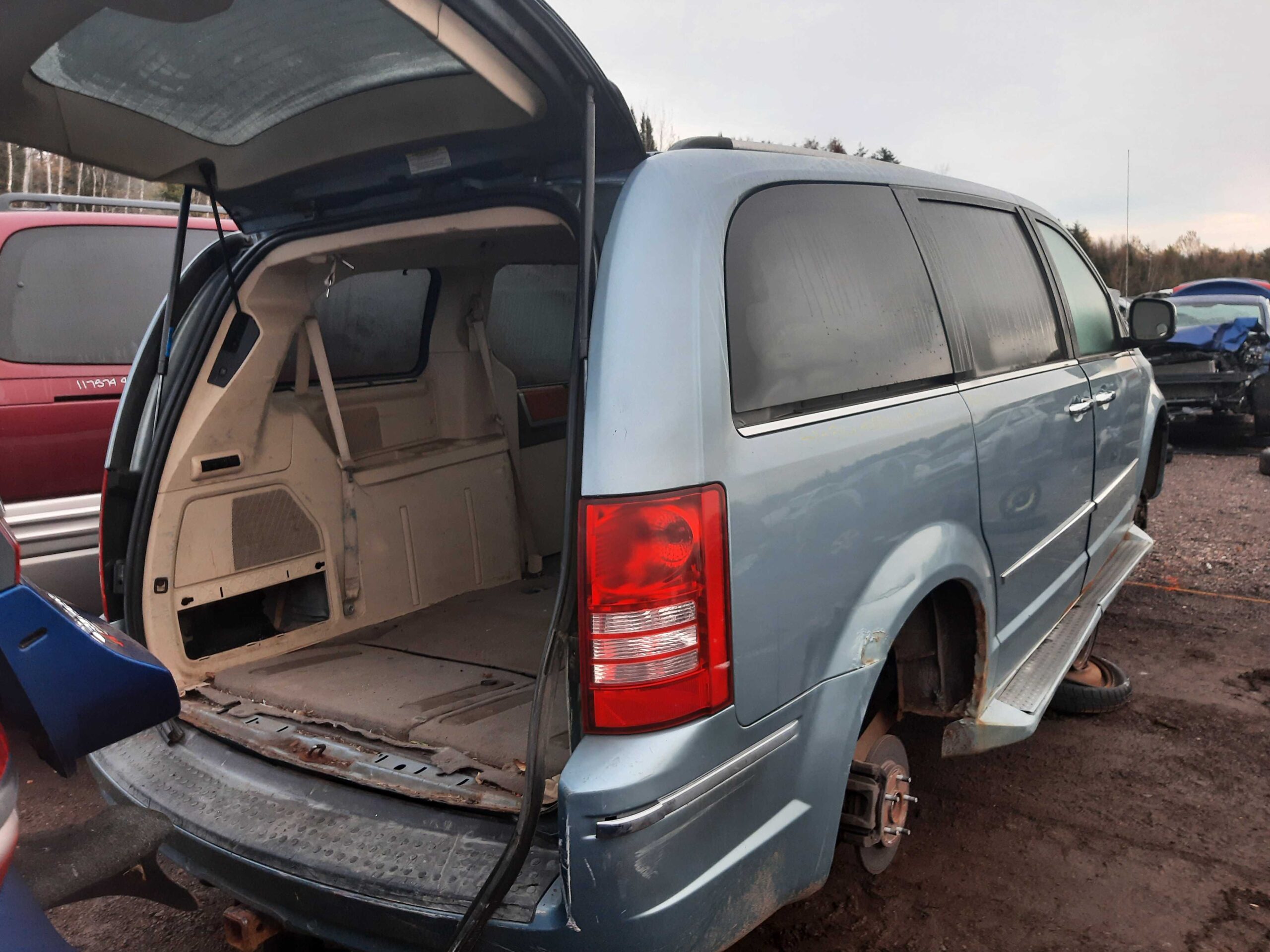 CHRYSLER TOWN & COUNTRY 2010