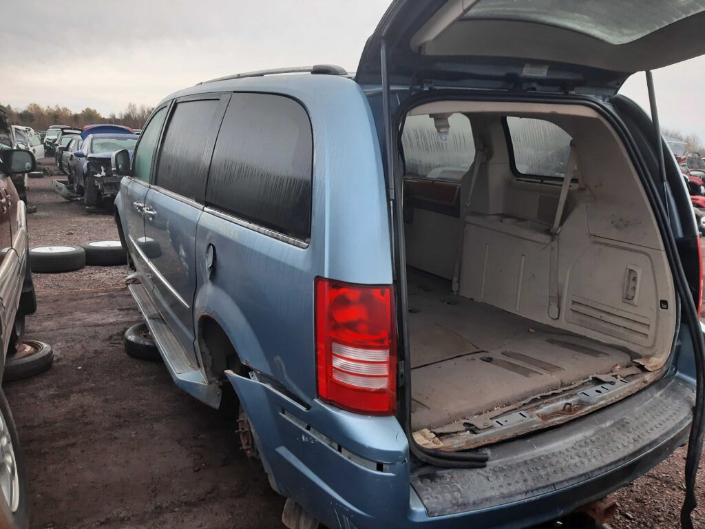 CHRYSLER TOWN & COUNTRY 2010
