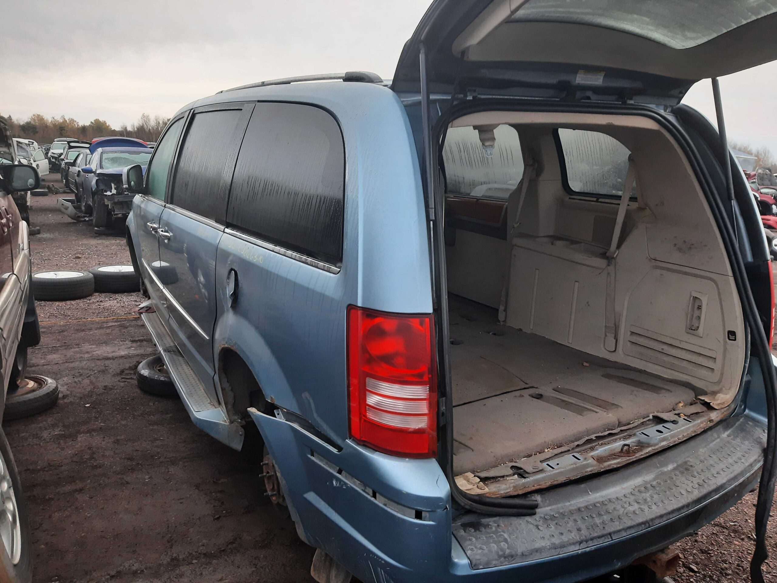 CHRYSLER TOWN & COUNTRY 2010