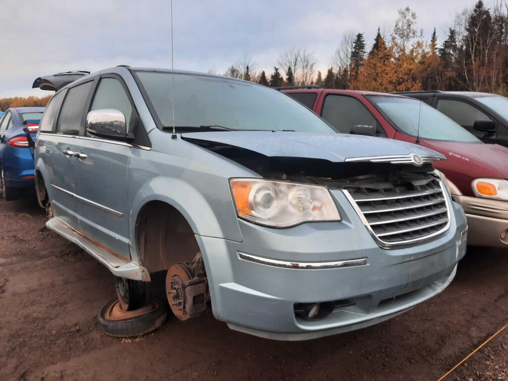 CHRYSLER TOWN & COUNTRY 2010