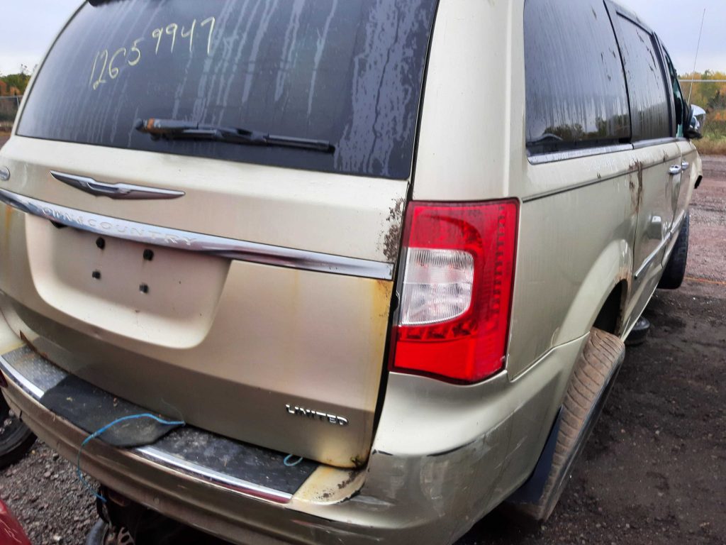 CHRYSLER TOWN & COUNTRY 2011