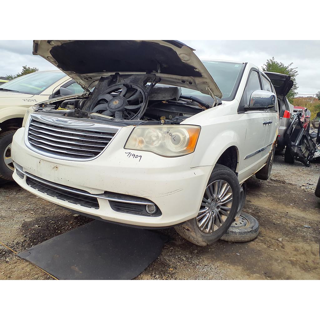 CHRYSLER TOWN & COUNTRY 2011