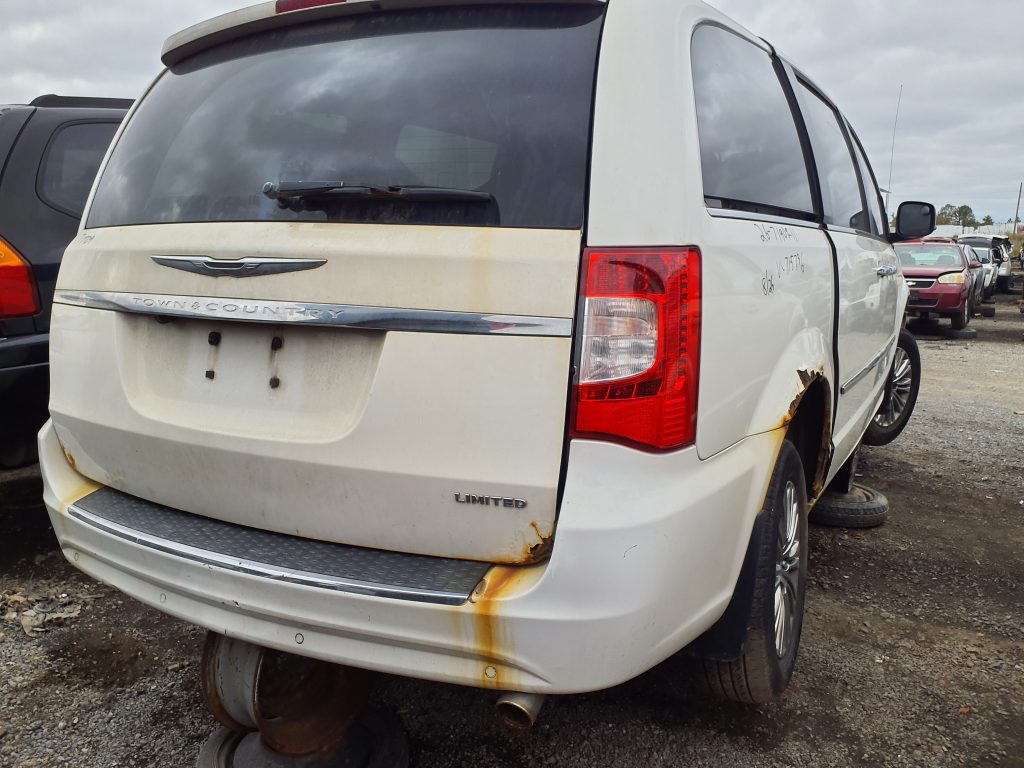 CHRYSLER TOWN & COUNTRY 2011
