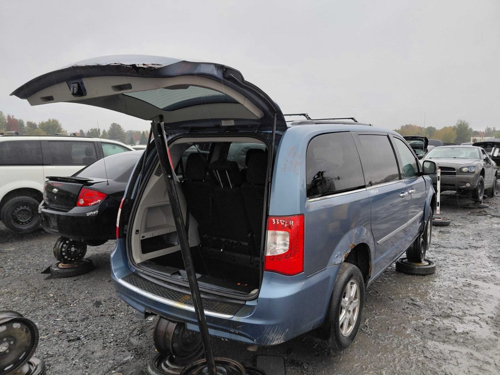 CHRYSLER TOWN & COUNTRY 2012
