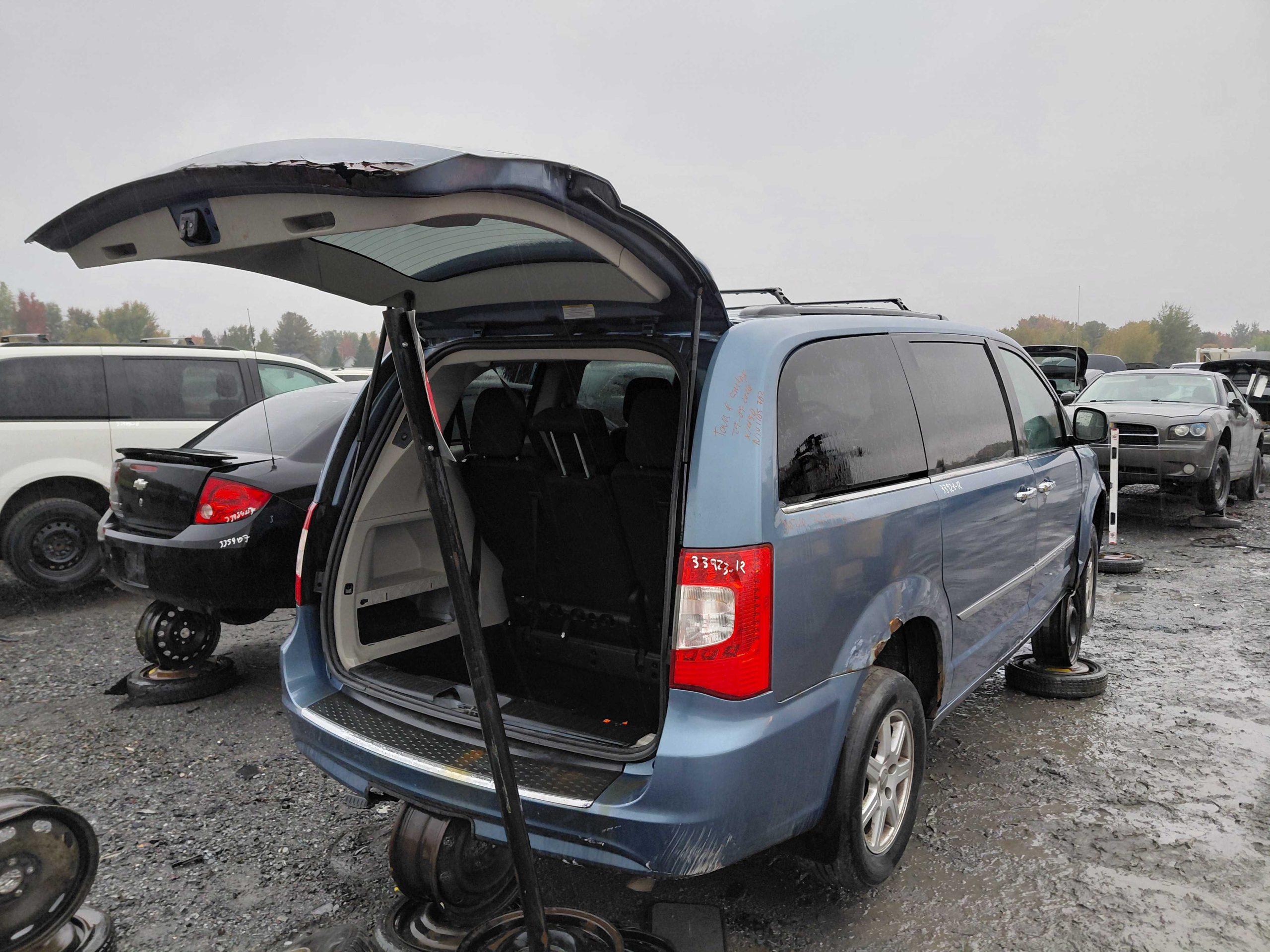 CHRYSLER TOWN & COUNTRY 2012