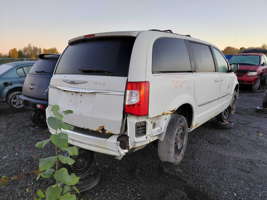 CHRYSLER TOWN & COUNTRY 2012