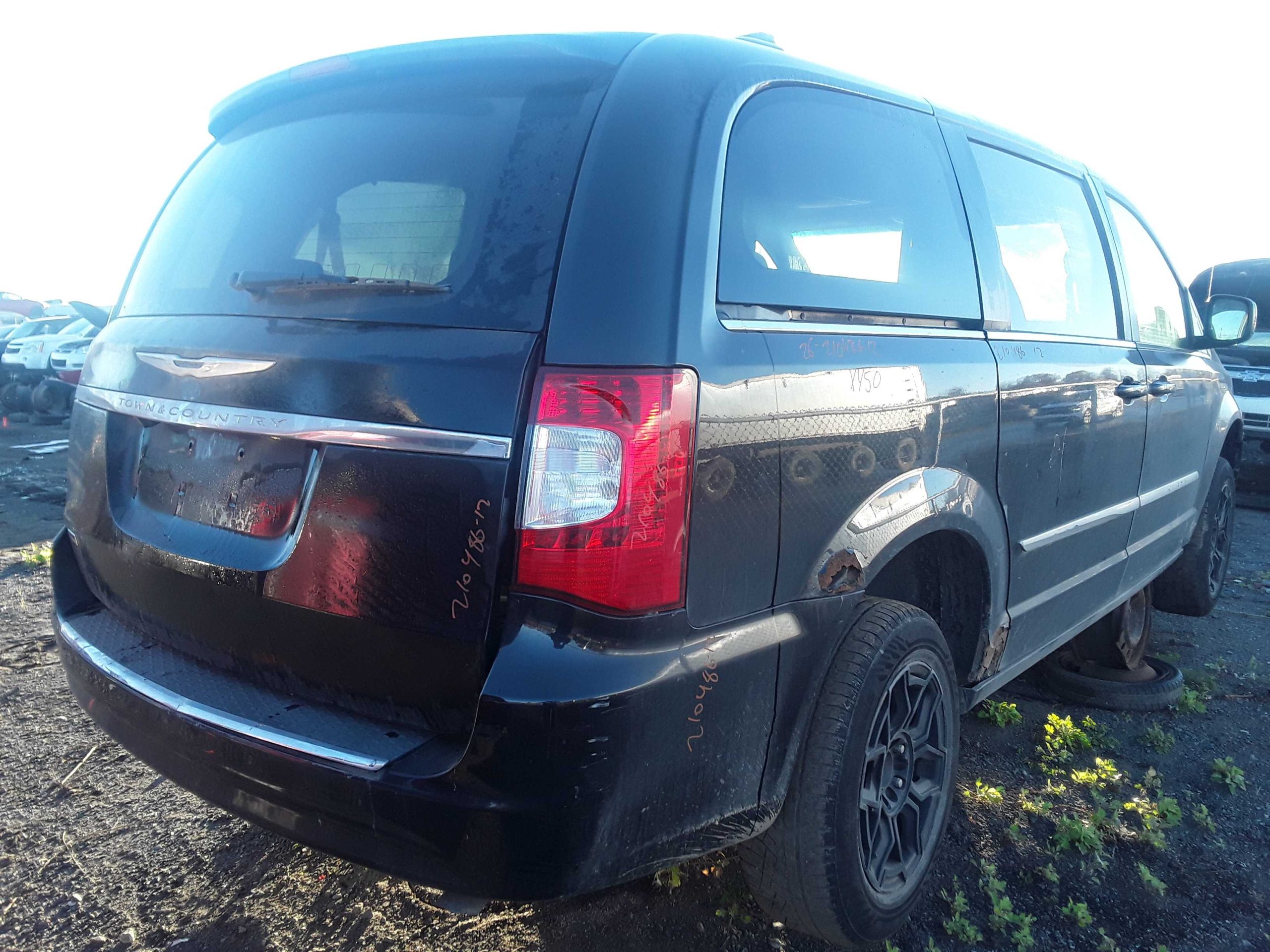 CHRYSLER TOWN & COUNTRY 2012
