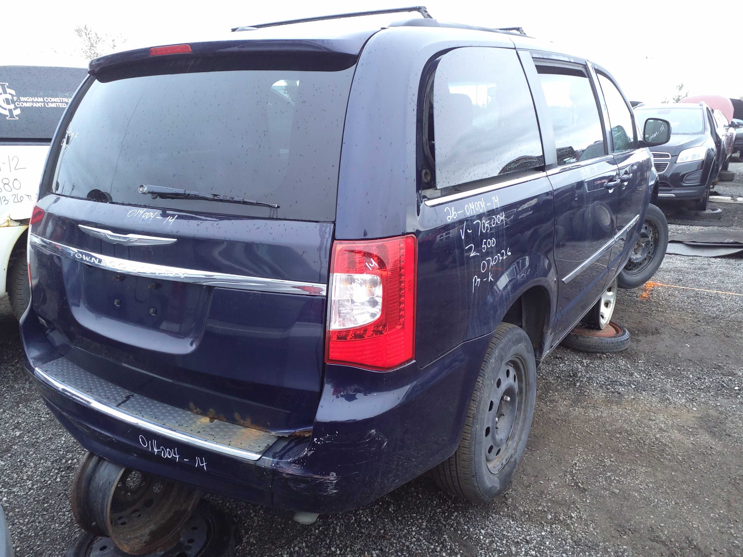CHRYSLER TOWN & COUNTRY 2013
