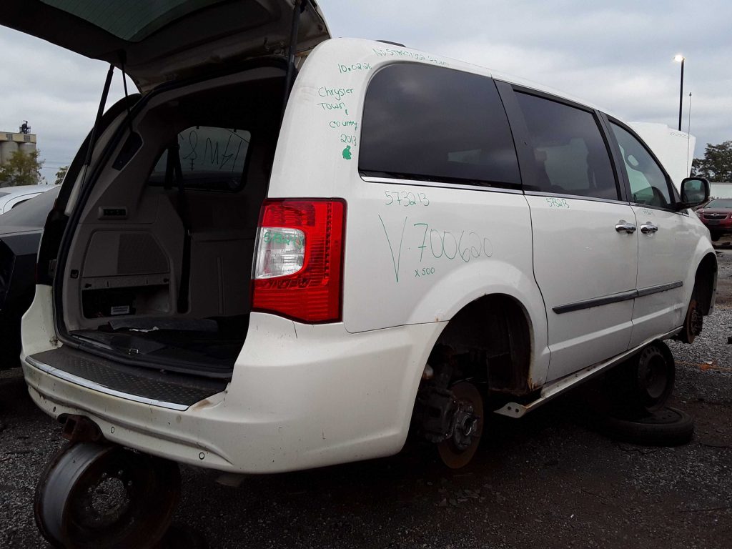 CHRYSLER TOWN & COUNTRY 2013