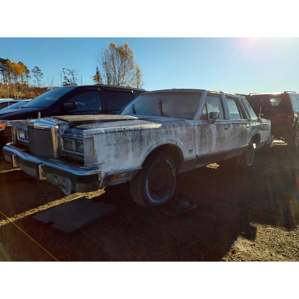 LINCOLN TOWN CAR 1984