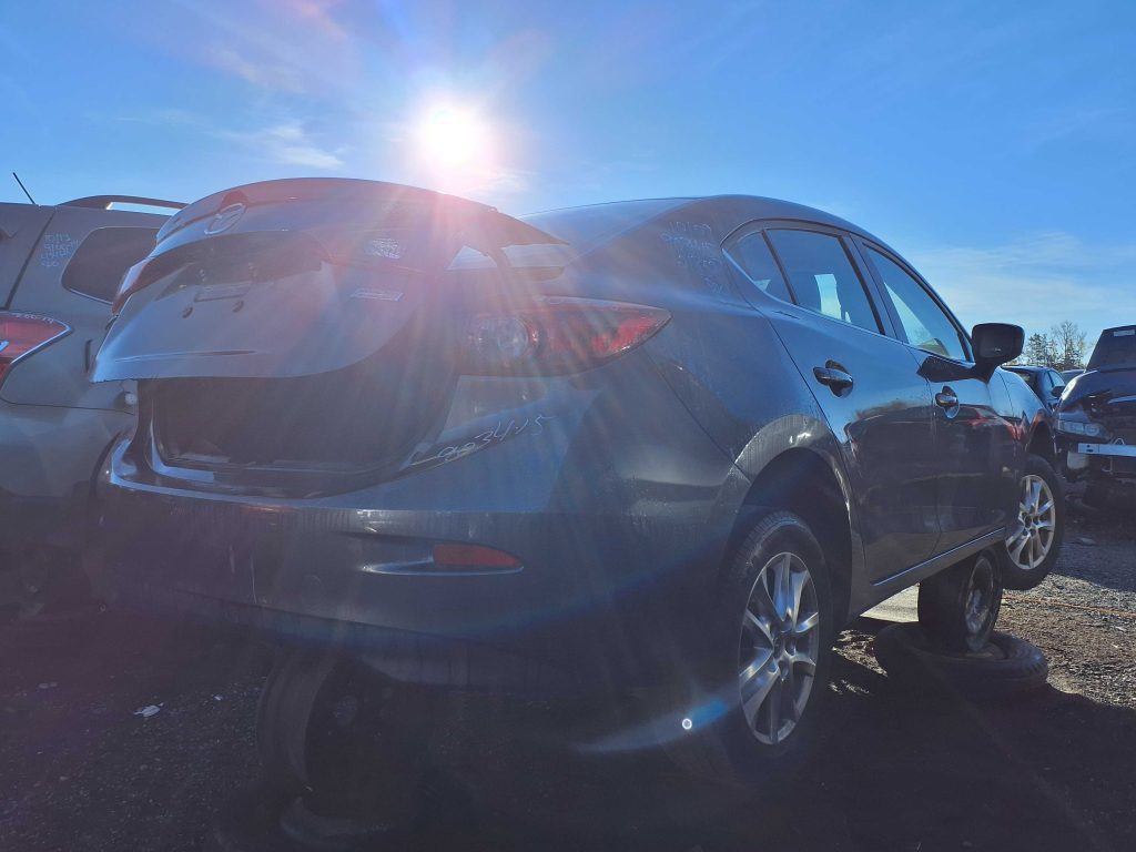 MAZDA MAZDA3 2015