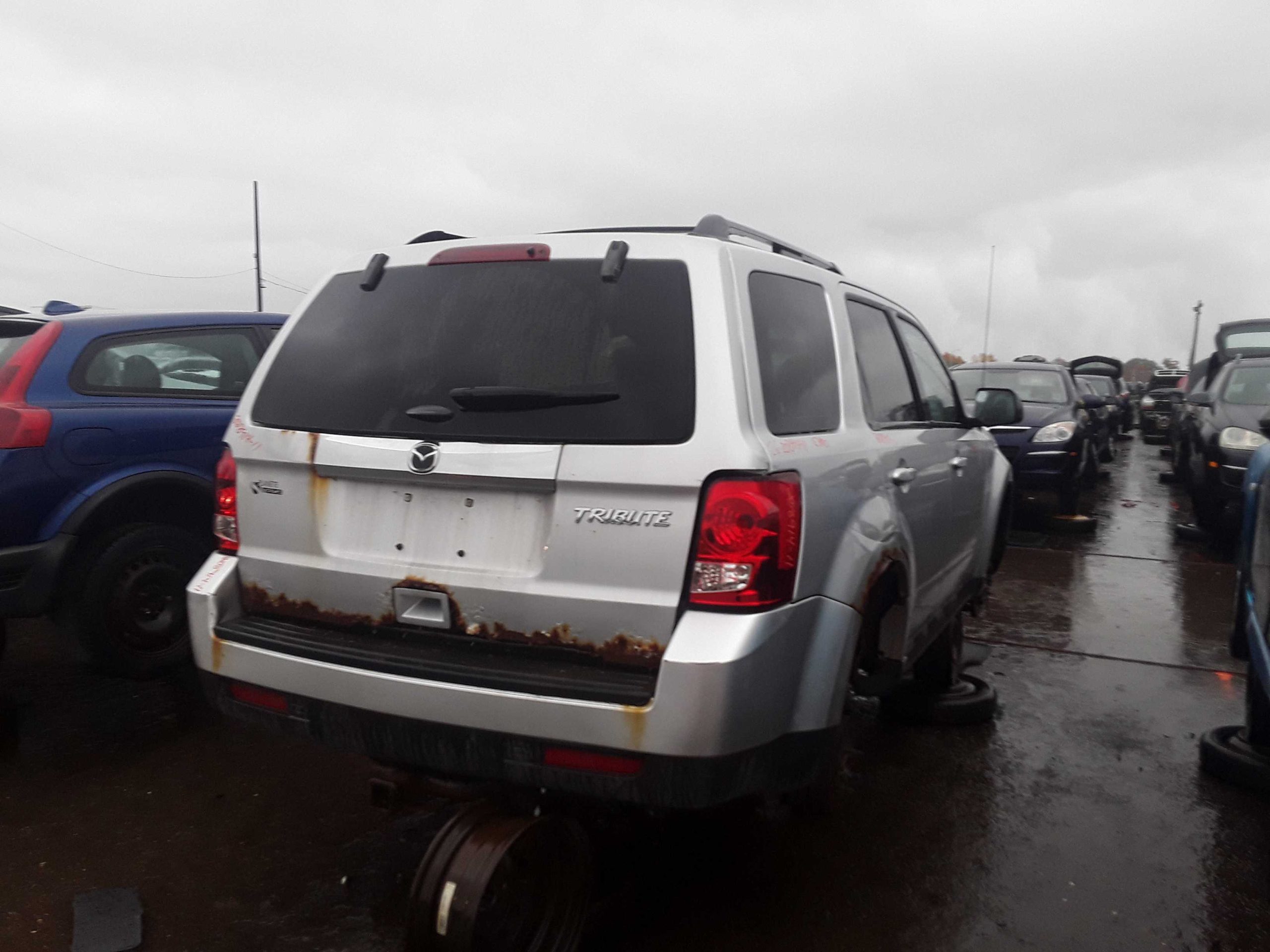 MAZDA TRIBUTE 2011