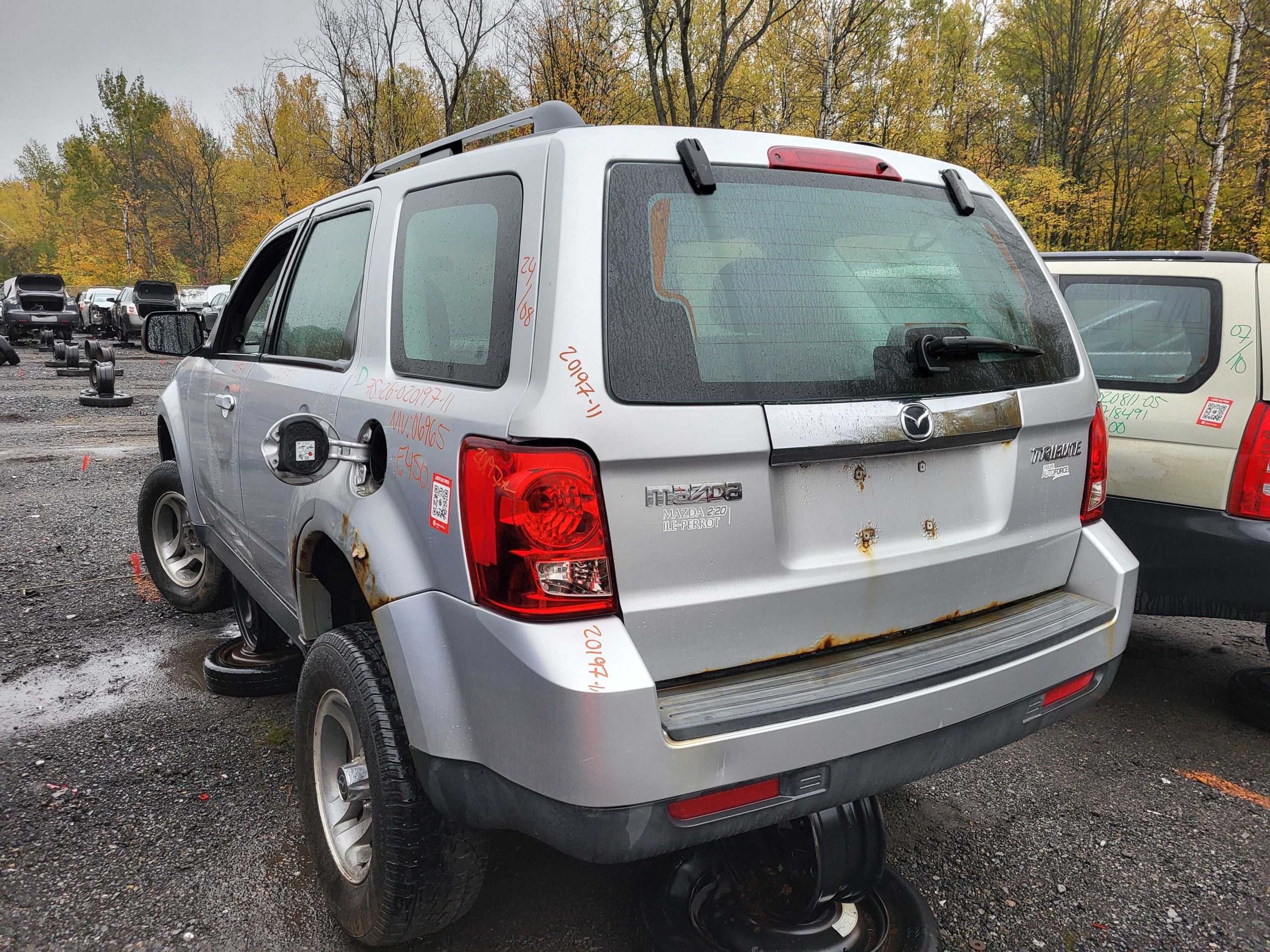 MAZDA TRIBUTE 2011