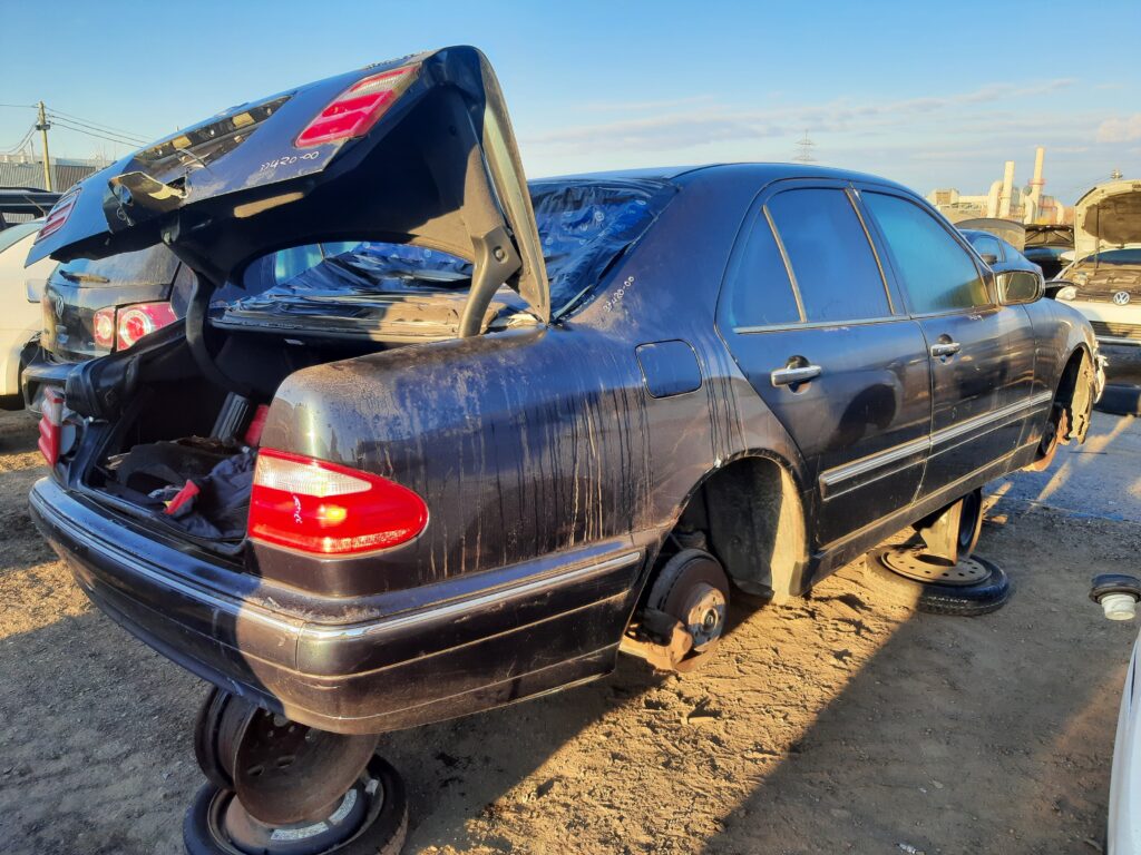 MERCEDES-BENZ E-CLASS 2000