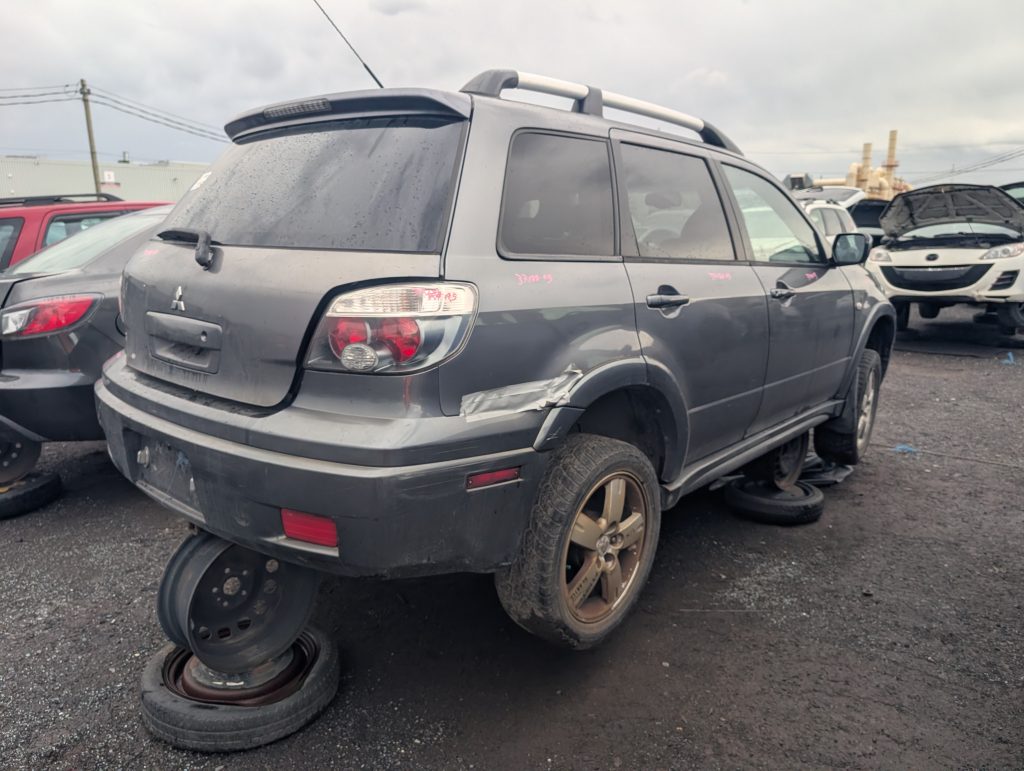 MITSUBISHI OUTLANDER 2005
