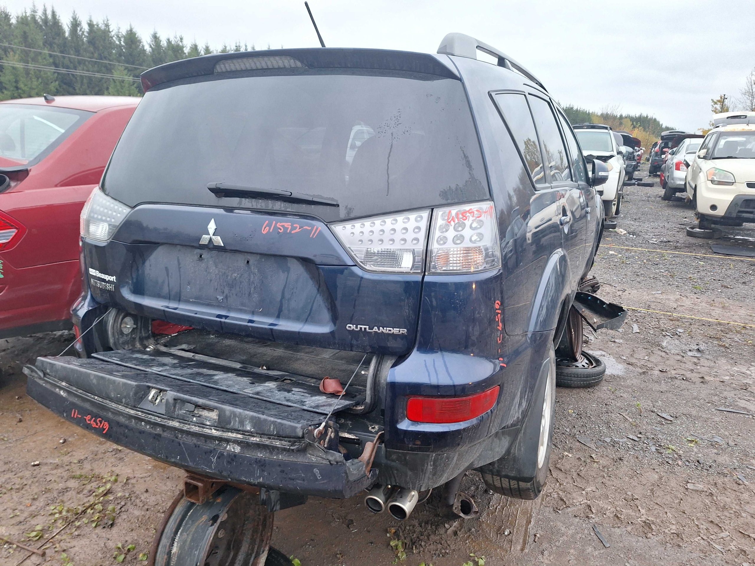 MITSUBISHI OUTLANDER 2011