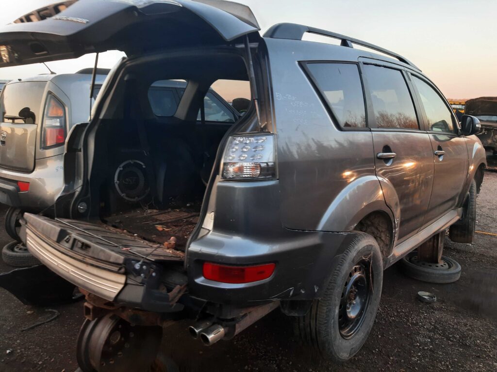 MITSUBISHI OUTLANDER 2011