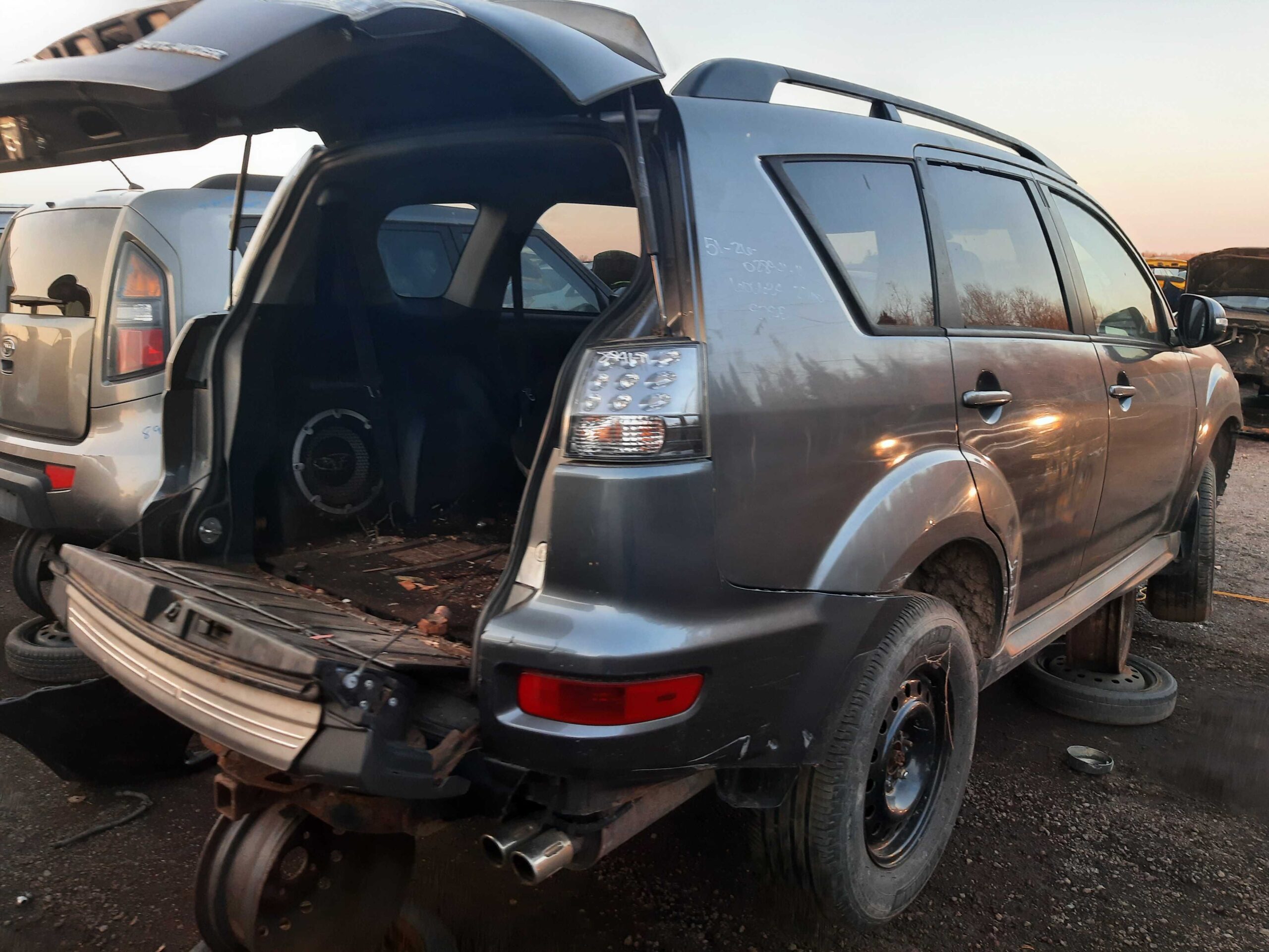 MITSUBISHI OUTLANDER 2011