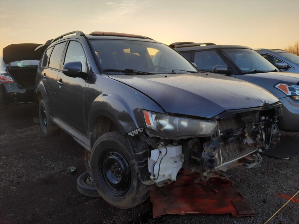 MITSUBISHI OUTLANDER 2011