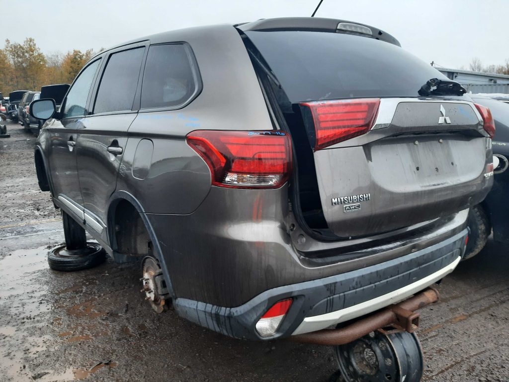 MITSUBISHI OUTLANDER 2016