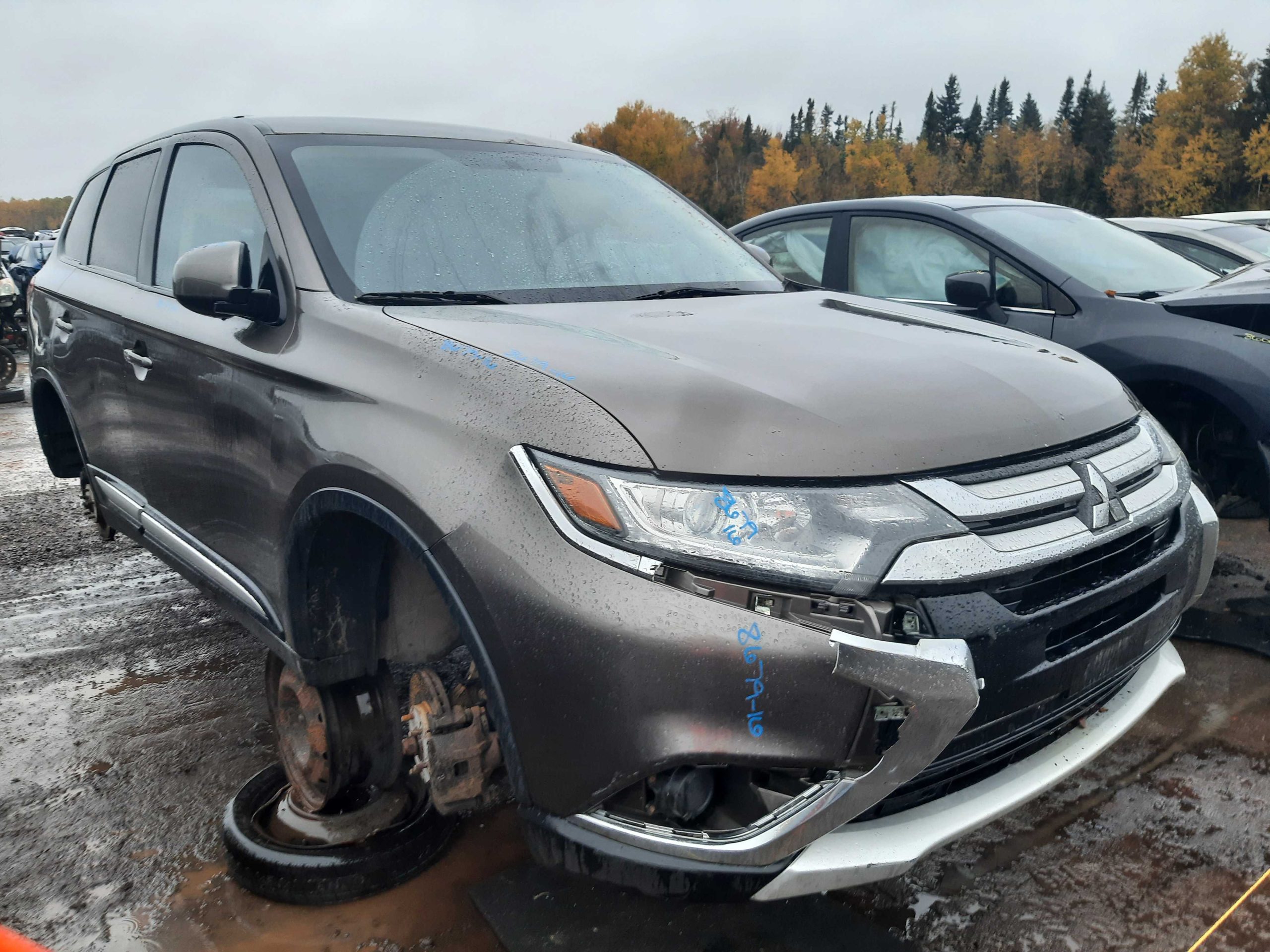 MITSUBISHI OUTLANDER 2016