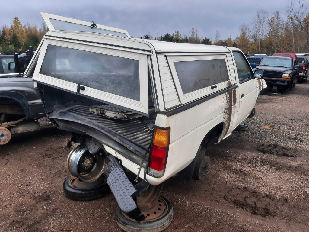 NISSAN TRUCK 1993