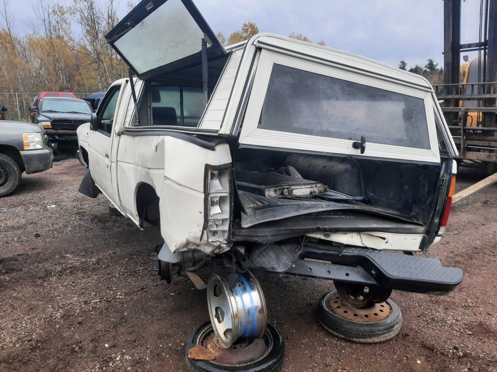 NISSAN TRUCK 1993